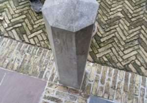 Renovatie Belgisch hardsteen palen Bolsward