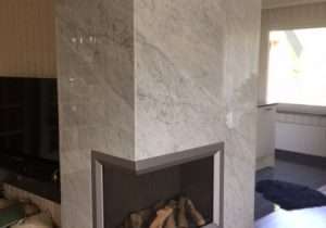 Bestaande haard bekleed met Bianco Carrara